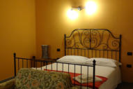 Yellow Studio - Accommodation Lake Maggiore - Holidays to Italian lakes